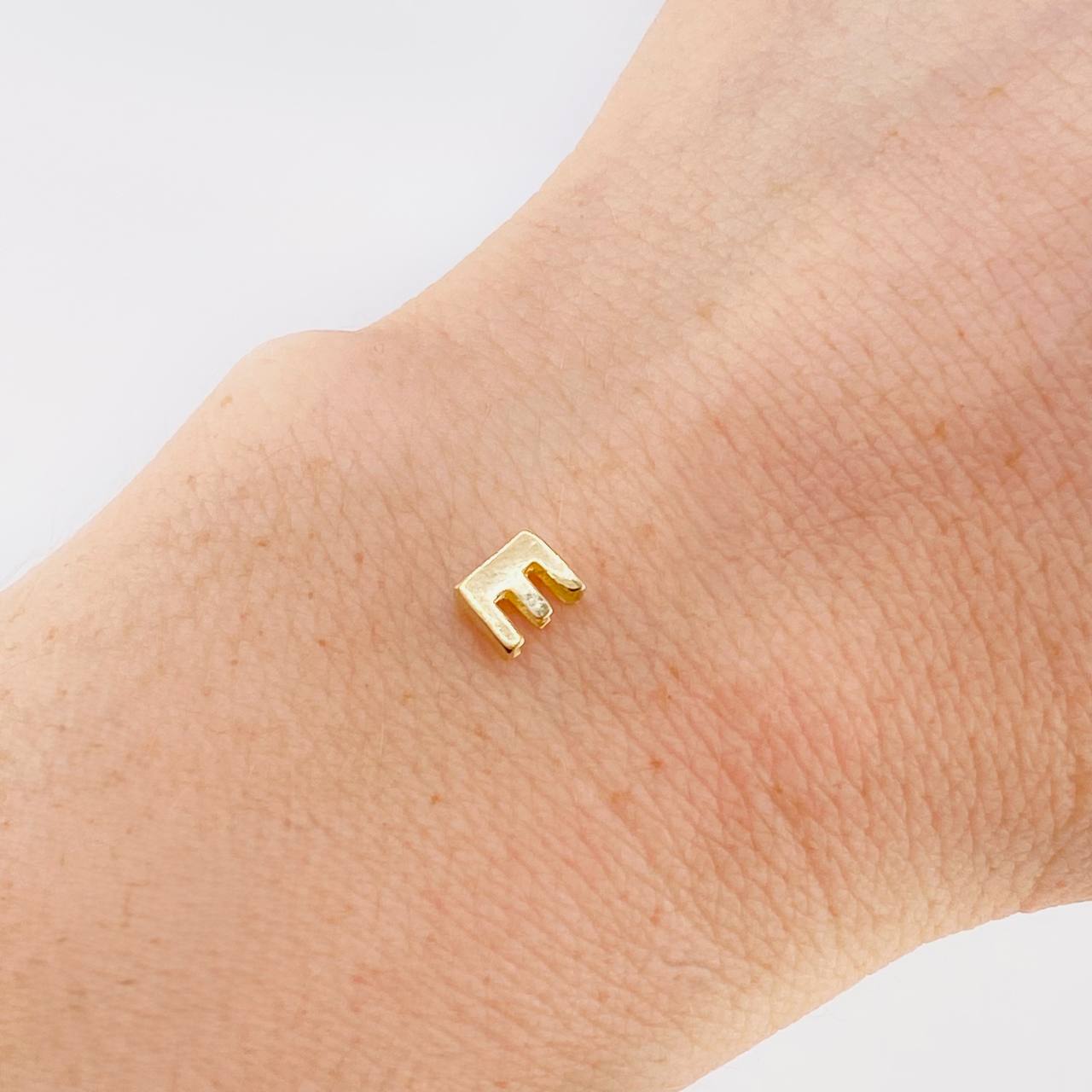 Herraje Letra E 0.3g / 0.6cm Oro Amarillo 18K