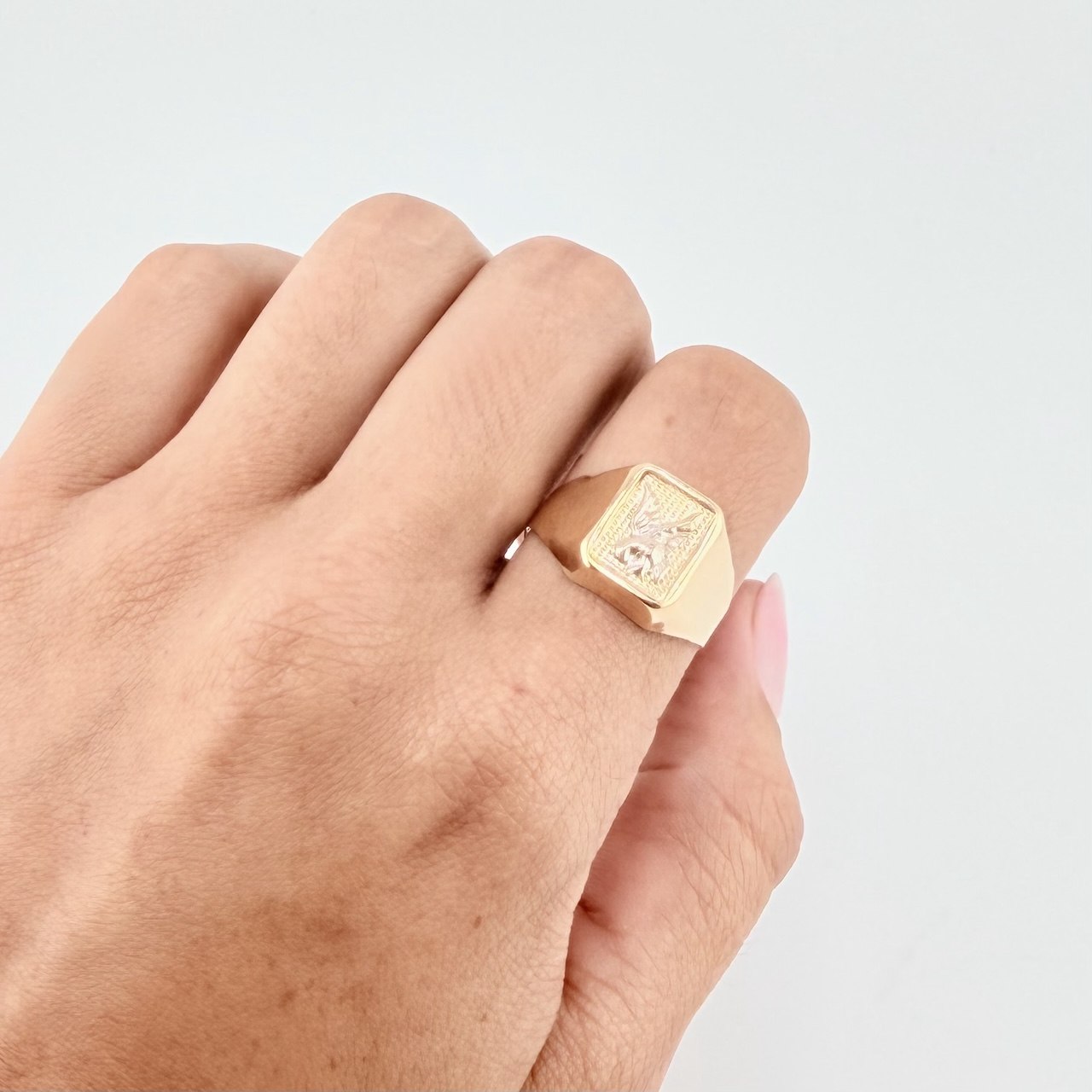 Anillo Sello Águila Cuadrado 3.2 g / T9 1/4 Dos Oros Amarillo Blanco 18K