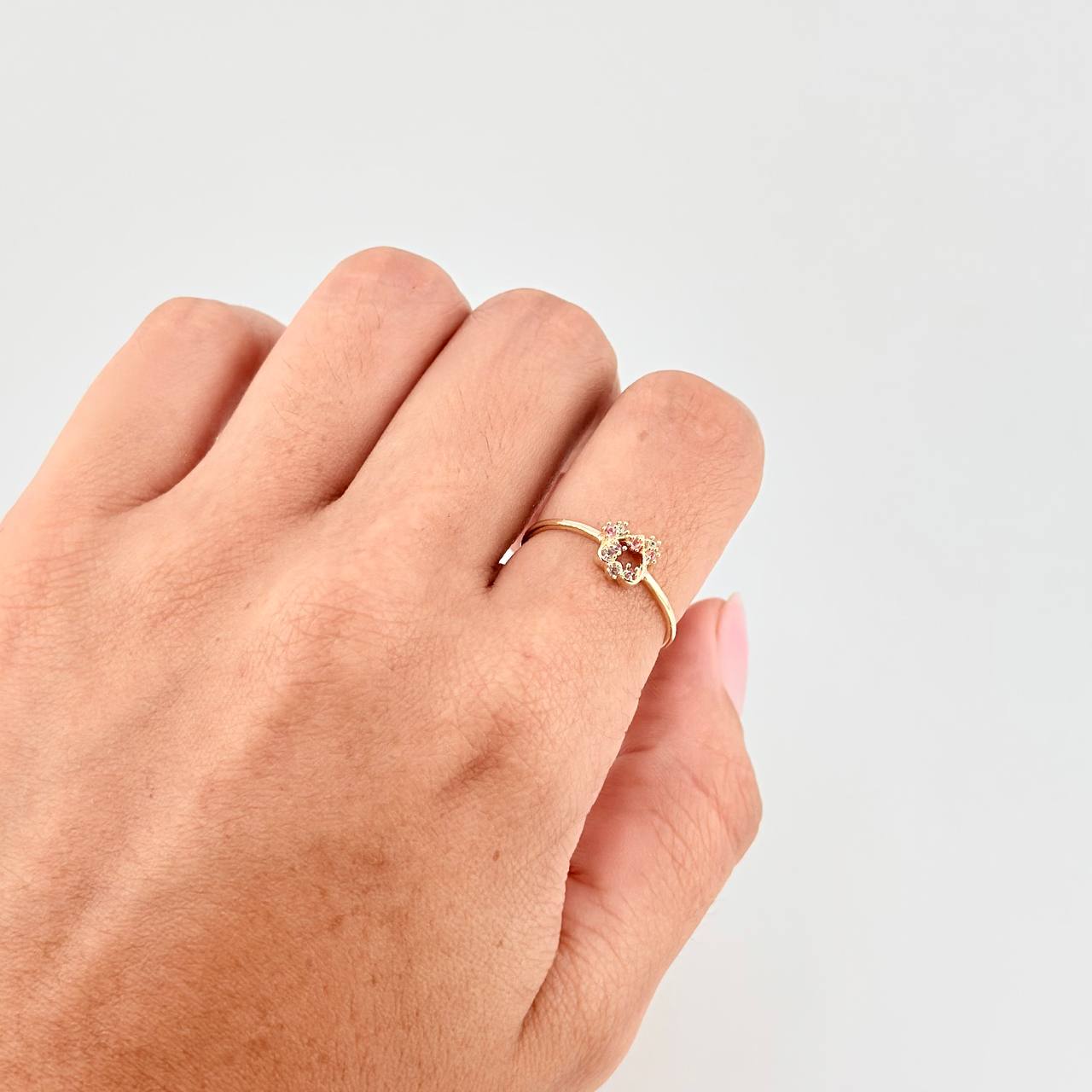 Anillo Destellos Corazón 0.95 g / T5 Oro Amarillo 18K