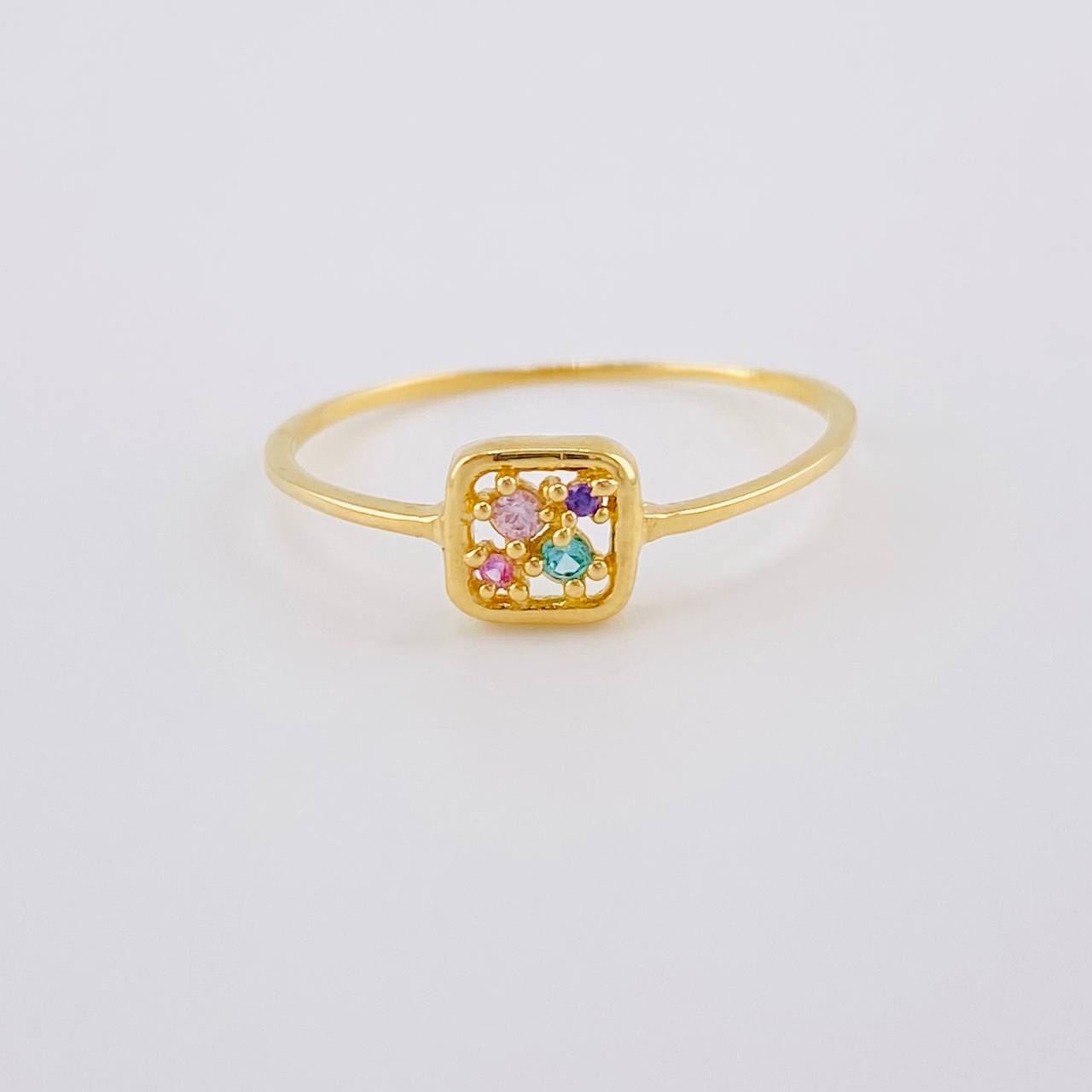 Anillo Recuadro Triqui 0.9 g / T7 1/2 Oro Amarillo 18K