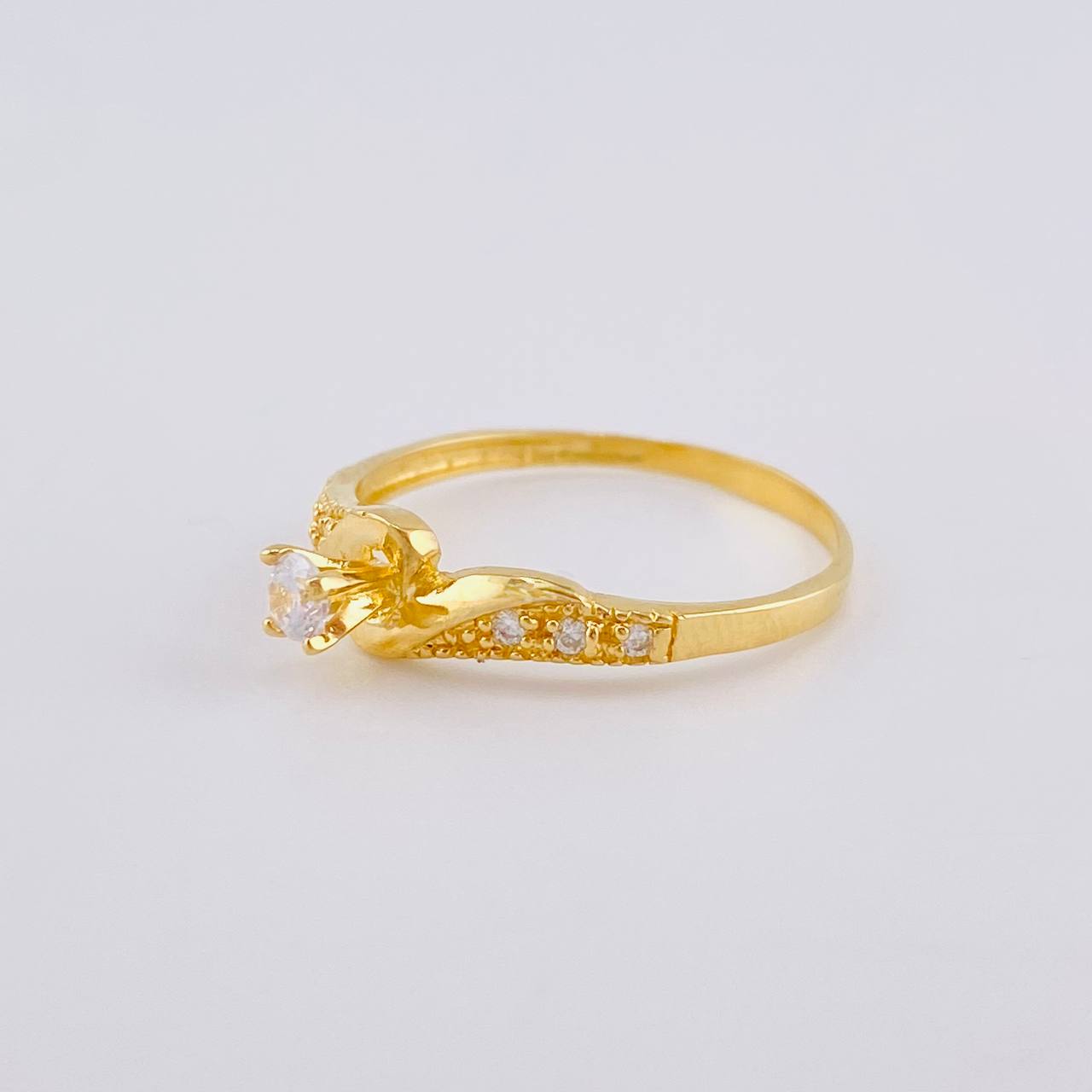 Anillo Olas Convergentes 1.5 g / T6 1/4 Oro Amarillo 18K