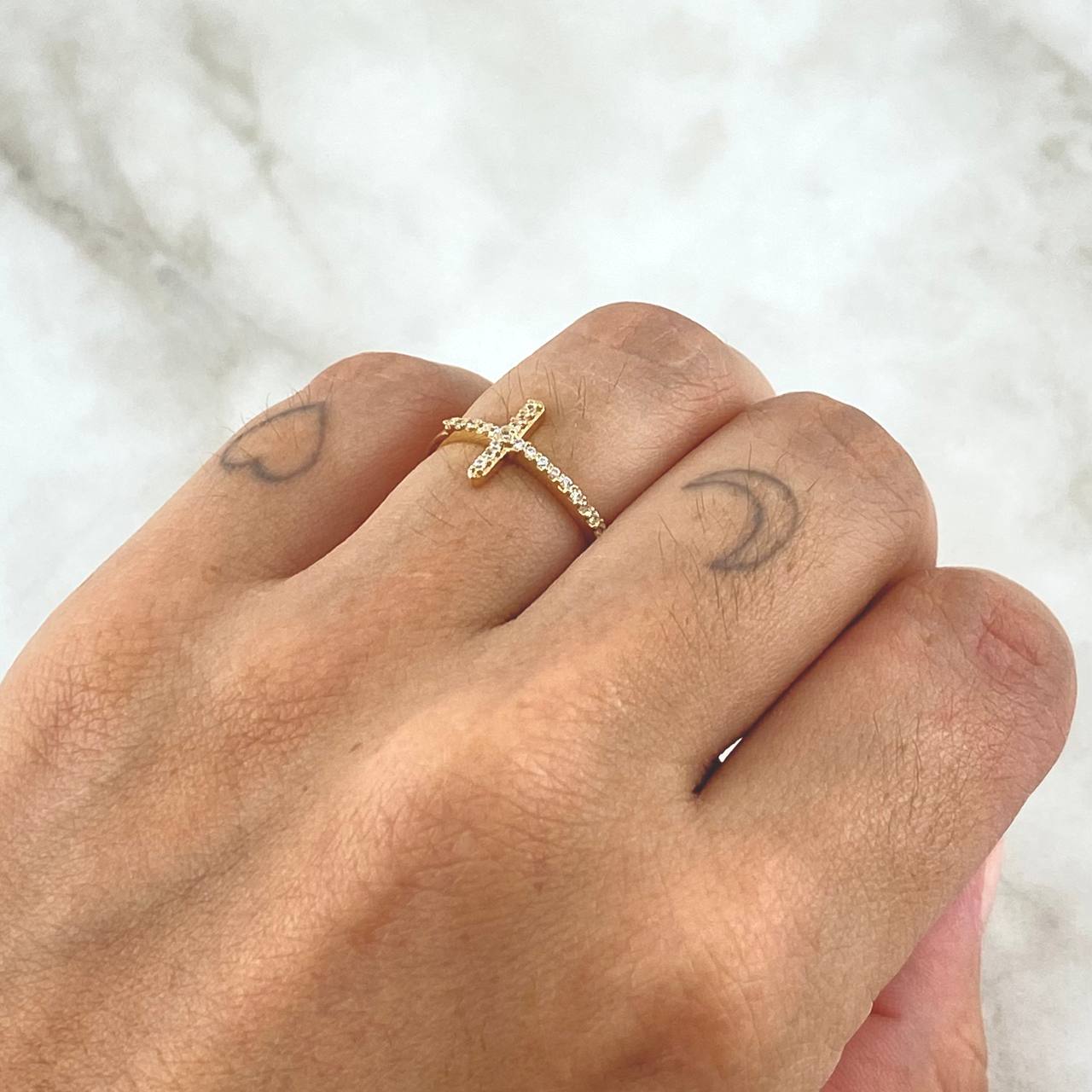 Anillo Cruz 1.3gr / T7 3/4 / Circones Blancos Oro Amarillo 18K
