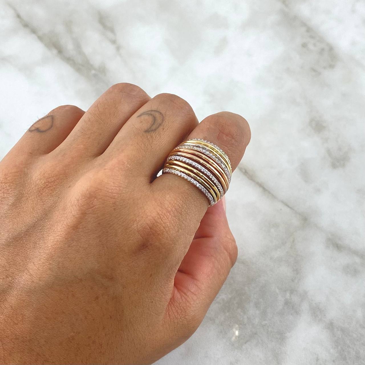 Anillo Diez Lineas 8.25gr / T7 / Circones Blancos Dos Oros Amarillo Rosa 18K
