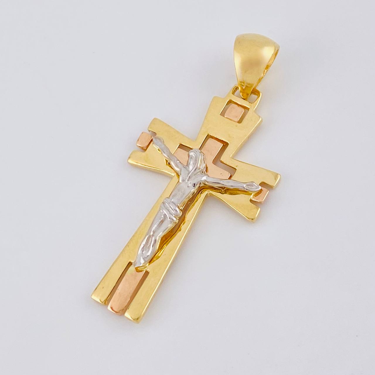 Dije Cristo 6g / 4.6cm Tres Oros 18K