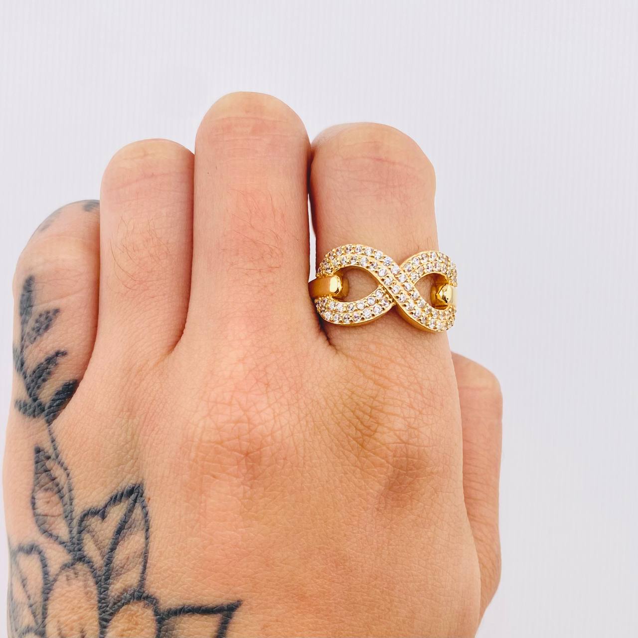 Anillo Infinito 8.15gr / T7 1/2 / Oro Amarillo 18K ©