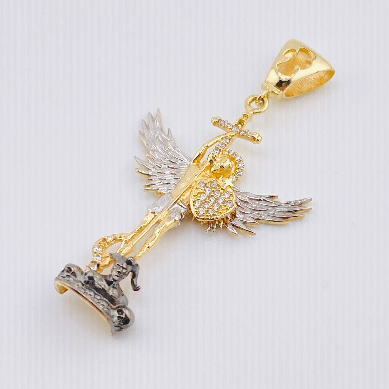 Dije San Miguel 6.6gr / 5.3cm / Dos Oros Amarillo Blanco 18K *