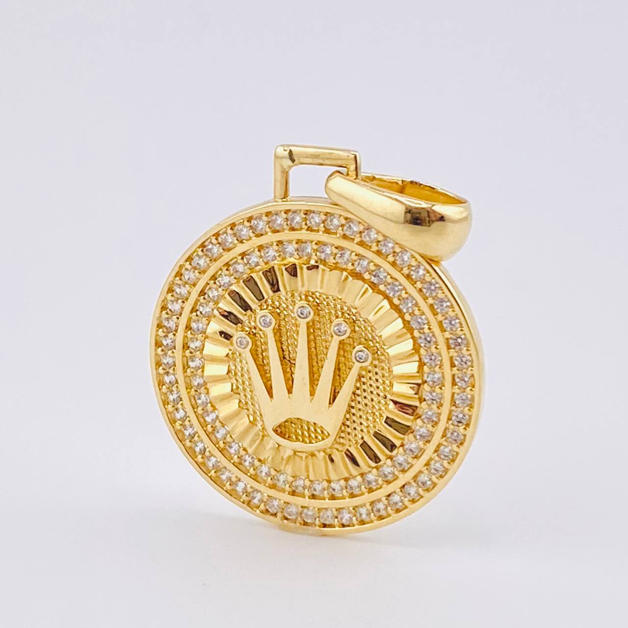 Dije Placa Corona Circular 4.2gr / 3.2cm / Oro Amarillo 18K ©