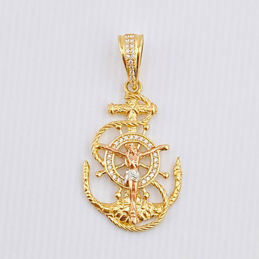 Dije Ancla Timón Cristo 6gr / 4.6cm / Tres Oros 18K *