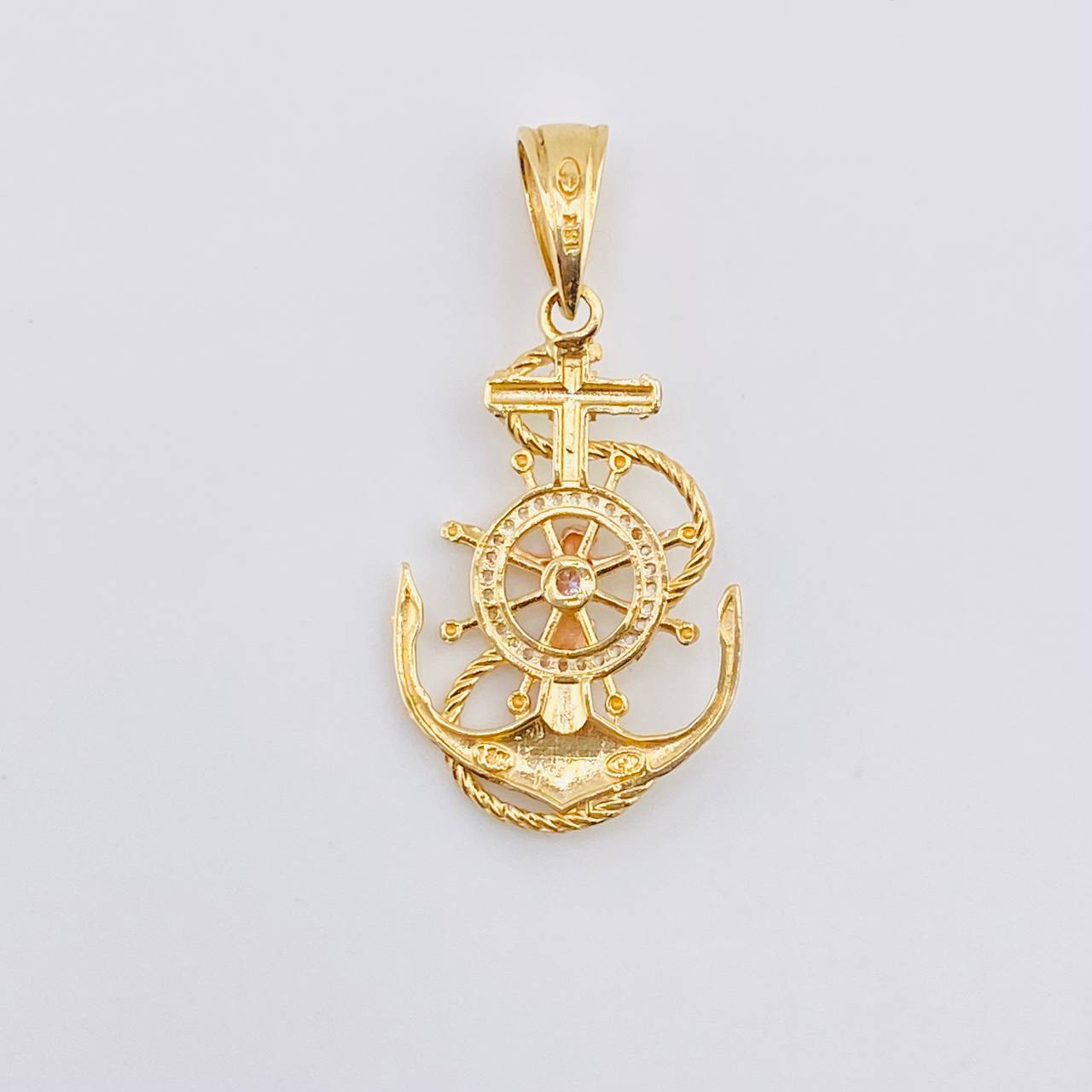 Dije Ancla Timón Cristo 6gr / 4.6cm / Tres Oros 18K *
