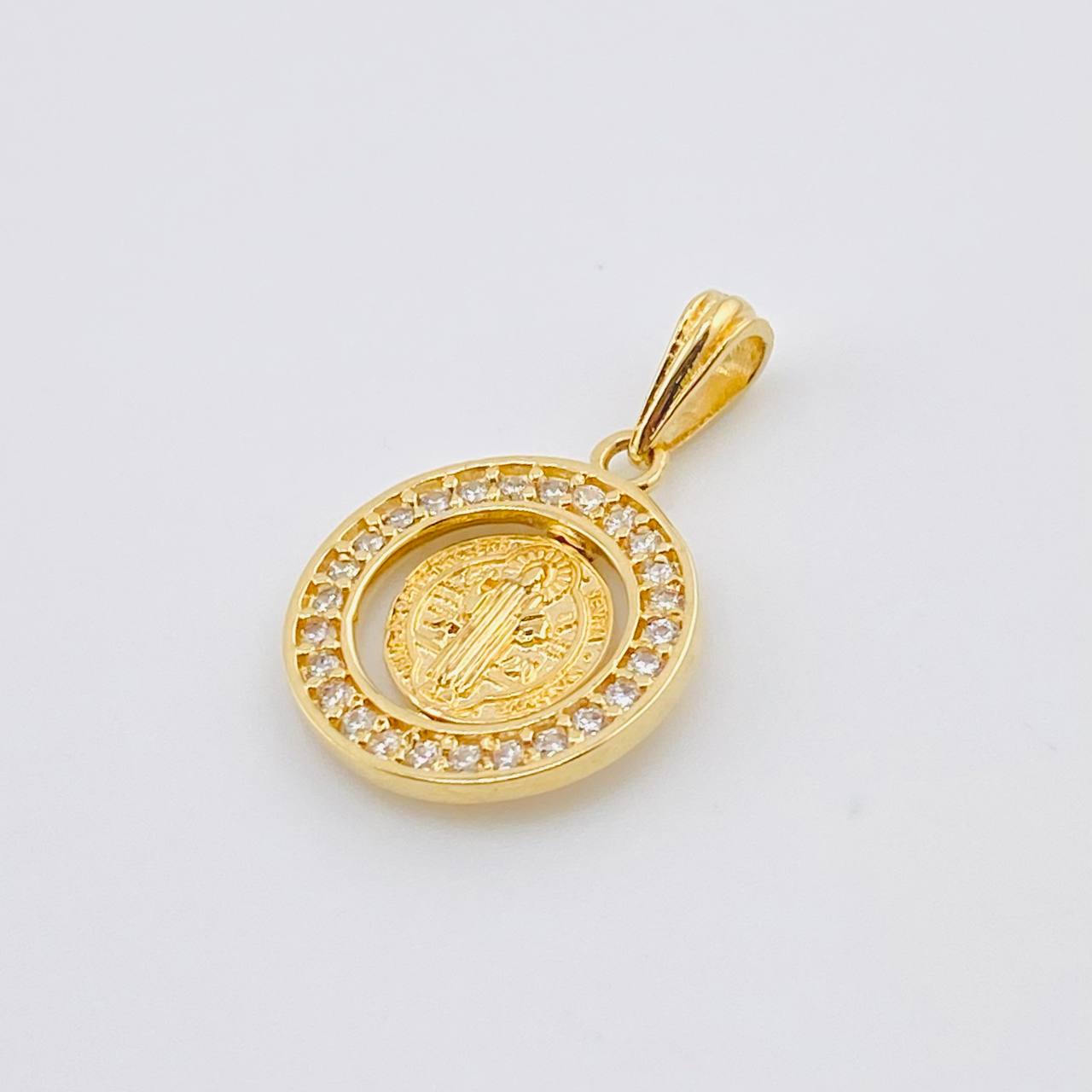 Dije Placa Circular San Benito 2.05gr / 2.3cm / Oro Amarillo 18K