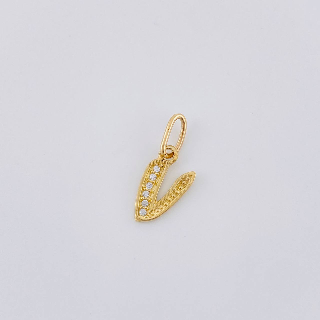 Dije Letra V Cursiva 0.65 g / 2.5 cm Oro Amarillo 18K