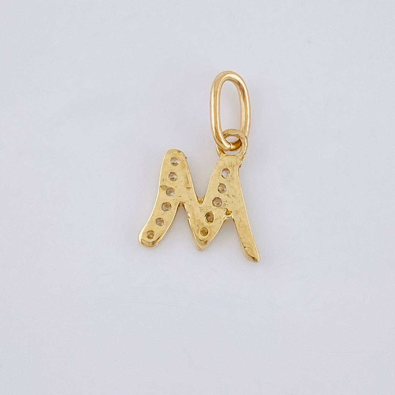 Dije Letra M Cursiva 0.55 g / 2.5 cm Oro Amarillo 18K