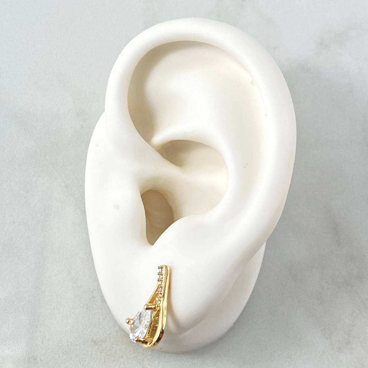 Topos Gota Basteado 2.65gr / 1.5cm / Circones Blancos Broche Mariposa Oro Amarillo 18K