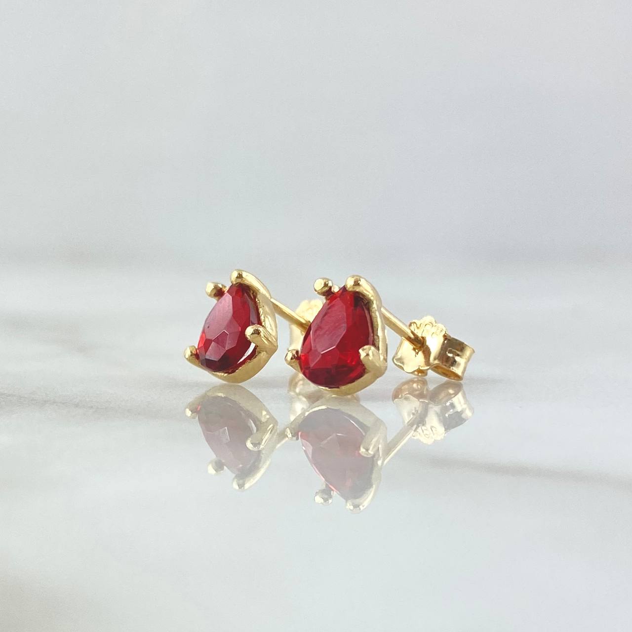 Topos Gota 1.5gr / 7mm Circon Escarlata Broche Mariposa Oro Amarillo 18K
