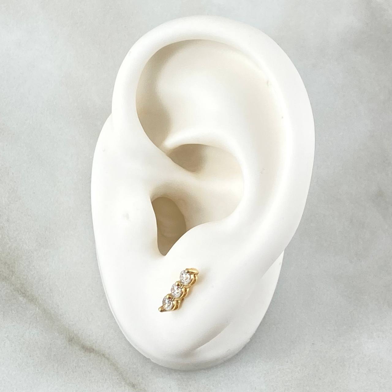 Topos Hilera Triple 1.2gr / 9mm Circones Blancos Broche Mariposa Oro Amarillo 18K
