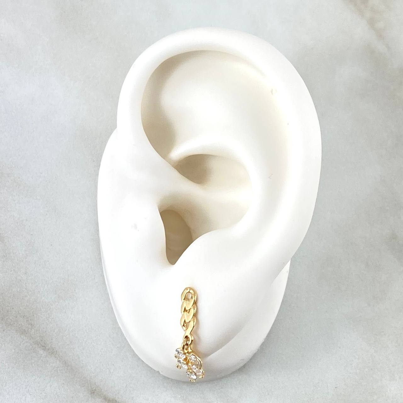 Topos Cubano Laurel Colgante 1.8gr / 2cm / Broche Mariposa Circones Blancos Oro Amarillo 18K ©