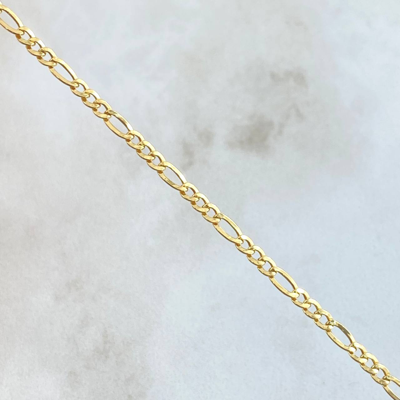 Pulso Figaro 1.45gr / 18.5cm / 2.4mm Oro Amarillo +1 18K