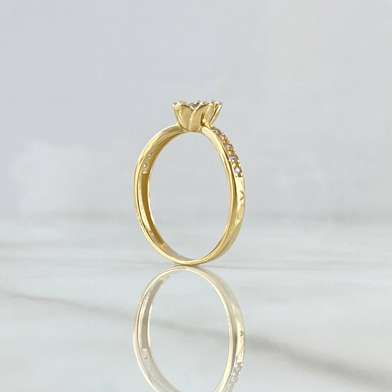 Anillo Flor Tulipan 2.75gr / T7 3/4 / Circones Blancos Oro Amarillo 18K *