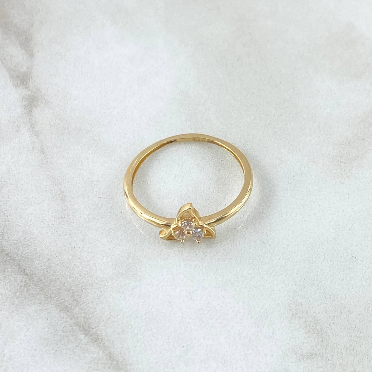 Anillo Flor Trillium 1.5gr / T7 / Circones Blancos Oro Amarillo 18K *