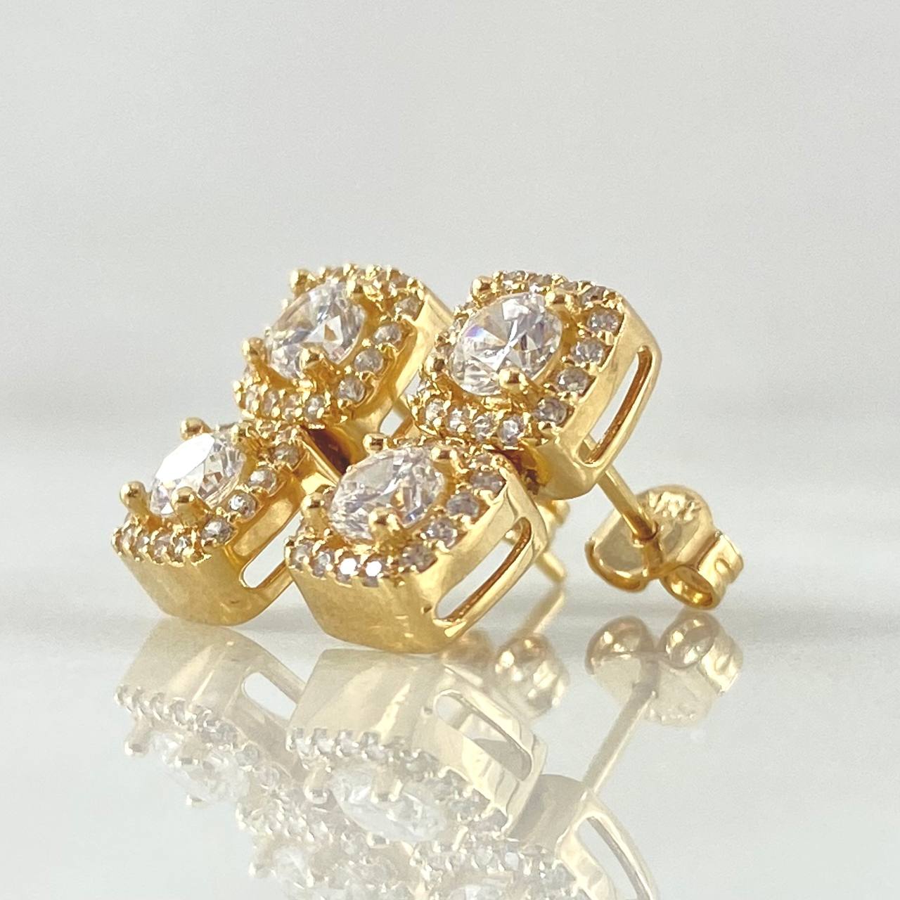 Topos Halo Cuadrado 3.95gr / 1.5cm / Oro 18K ©
