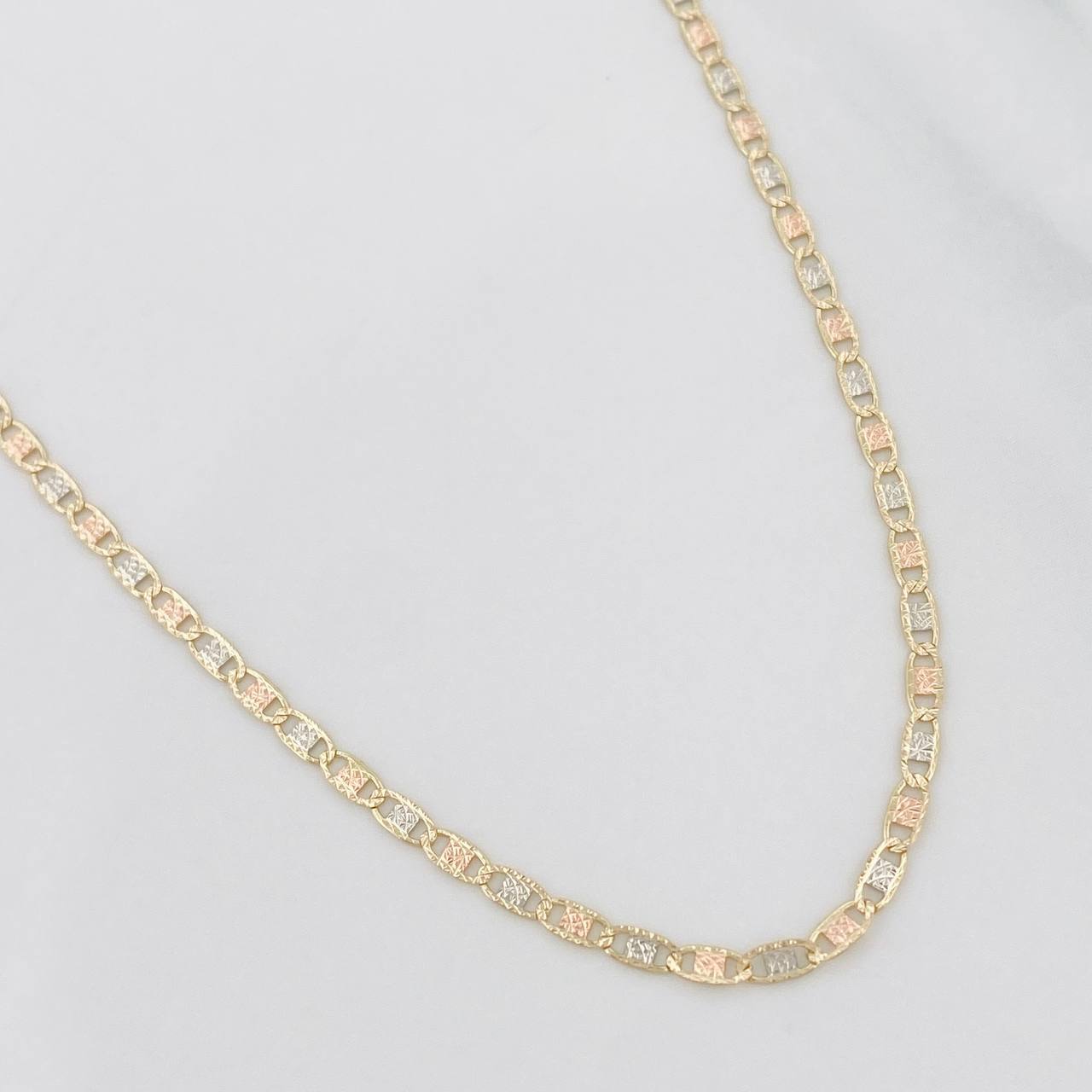 Cadena Escalera Plana Diamantada 3.7g / 60cm / 1.74mm Tres Oros 18K