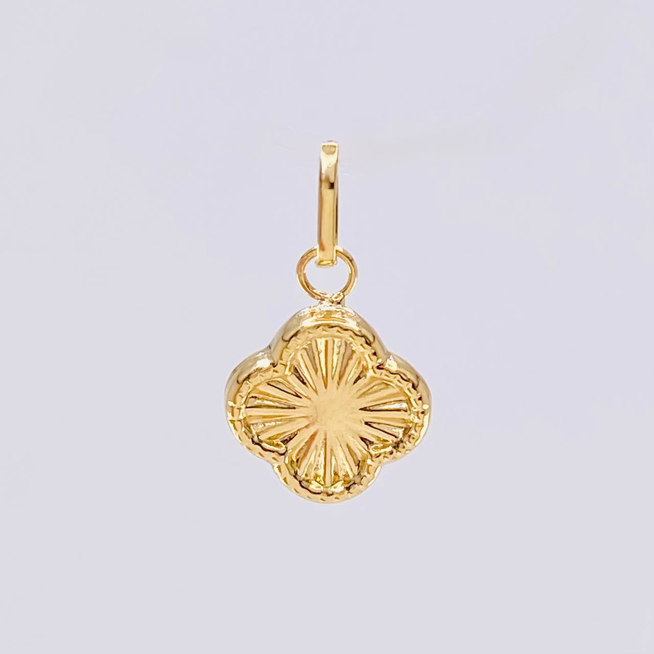 Dije Trebol Dorado 0.4gr / 1.5cm / Oro Amarillo 18K