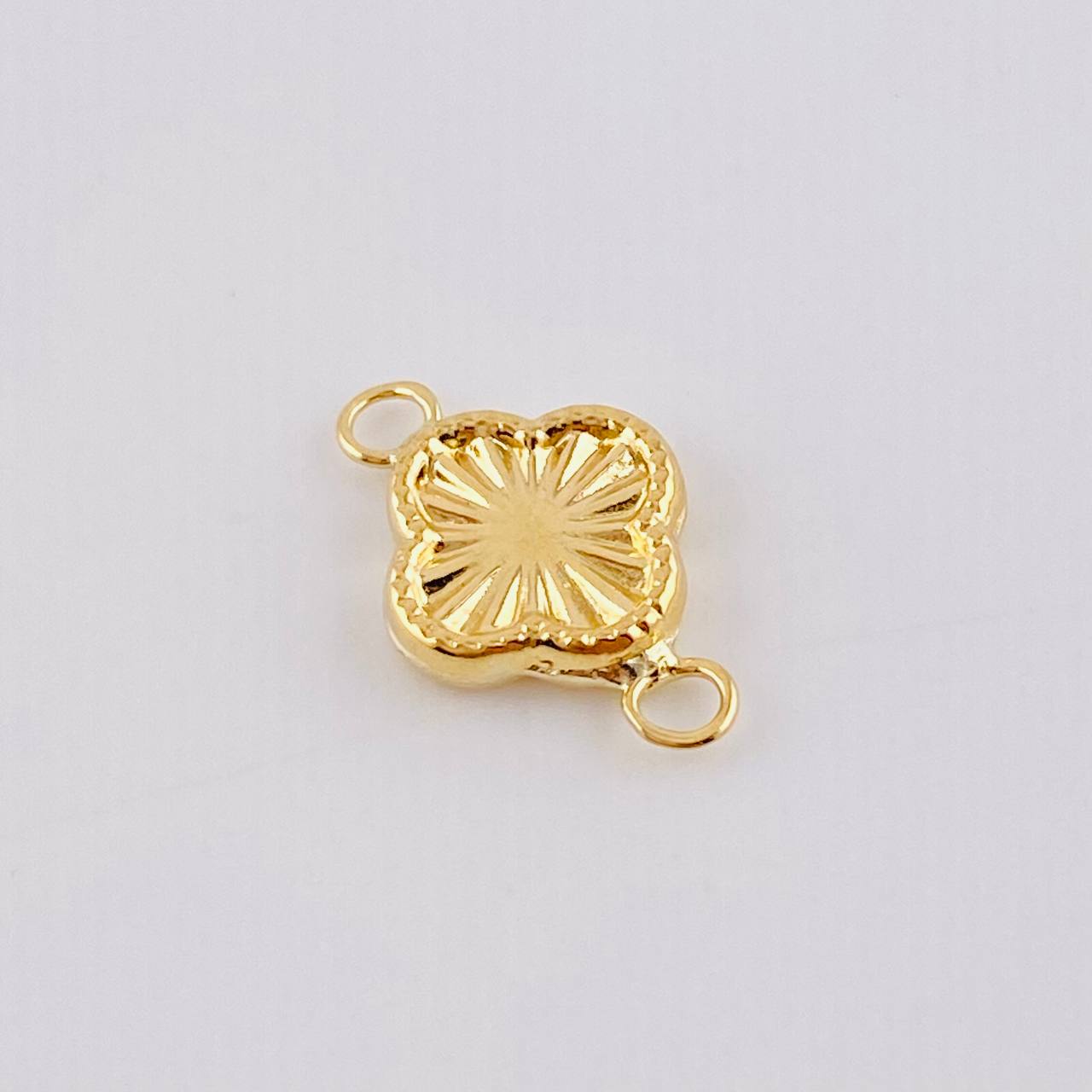 Herraje Trebol Dorado 0.4gr / 1.5cm / Oro Amarillo 18K