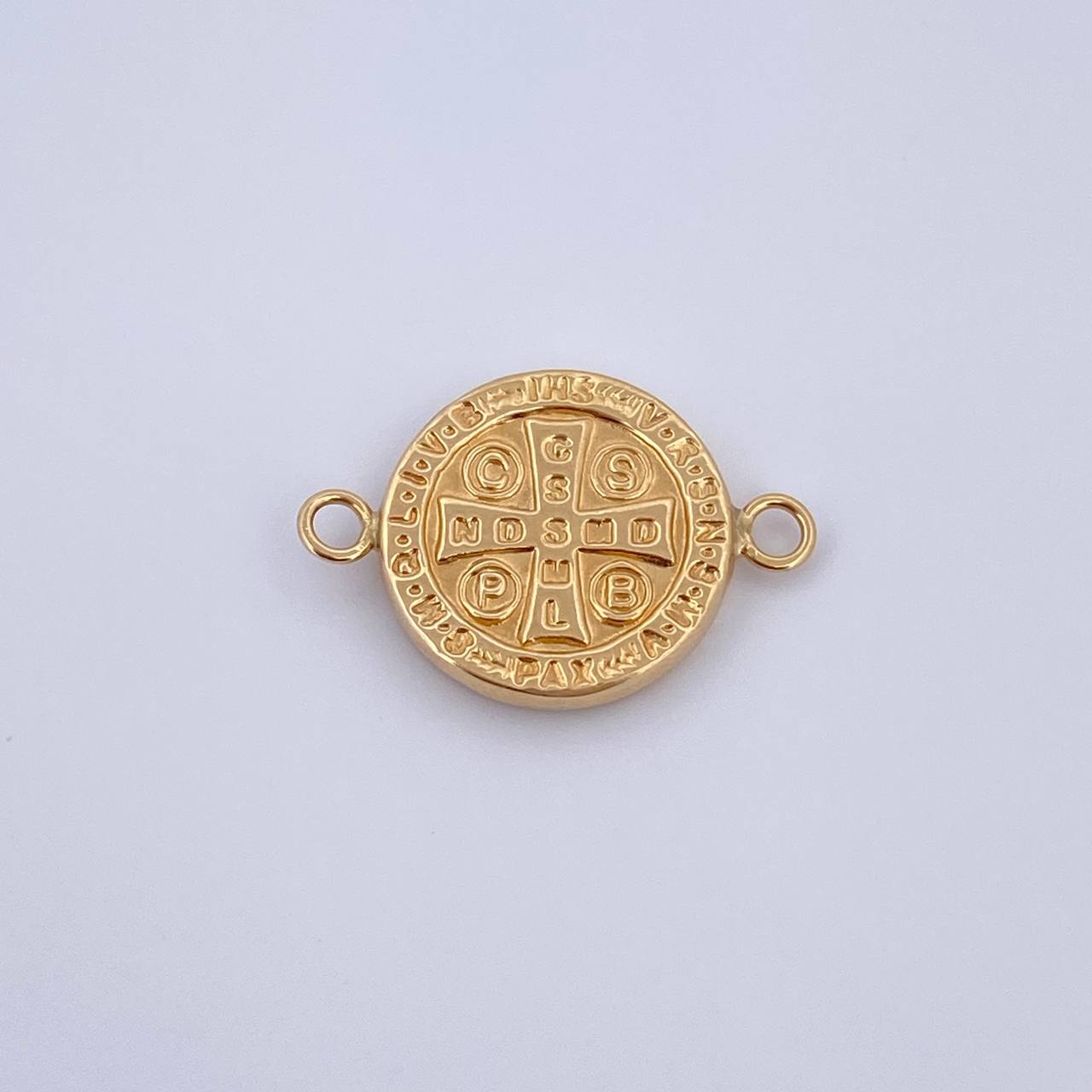 Herraje San Benito 1.6gr / 2.4cm / Troquelado Oro Amarillo 18K &