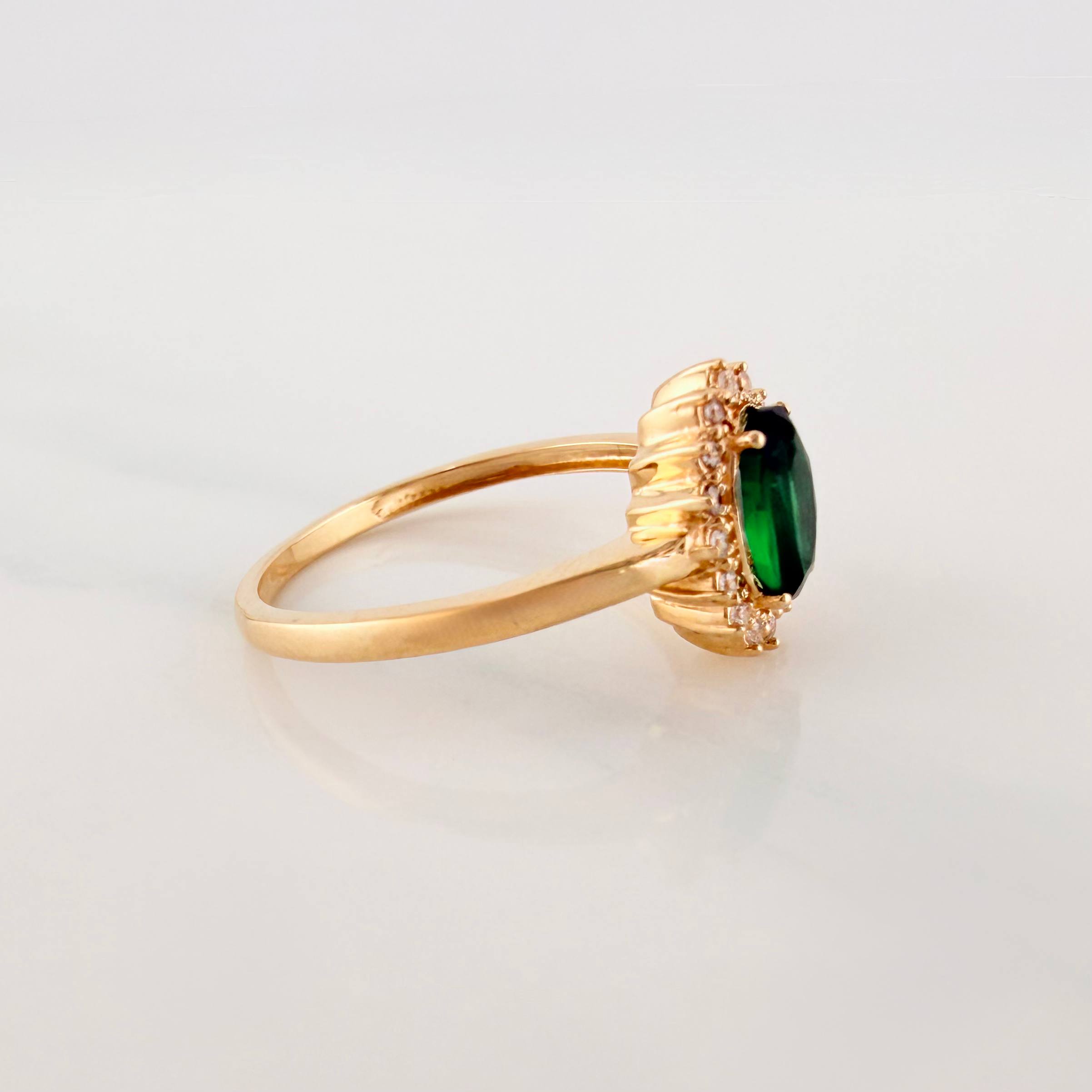 Anillo Halo Ovalado 2.4 g / T7 1/4 Oro Amarillo 18K
