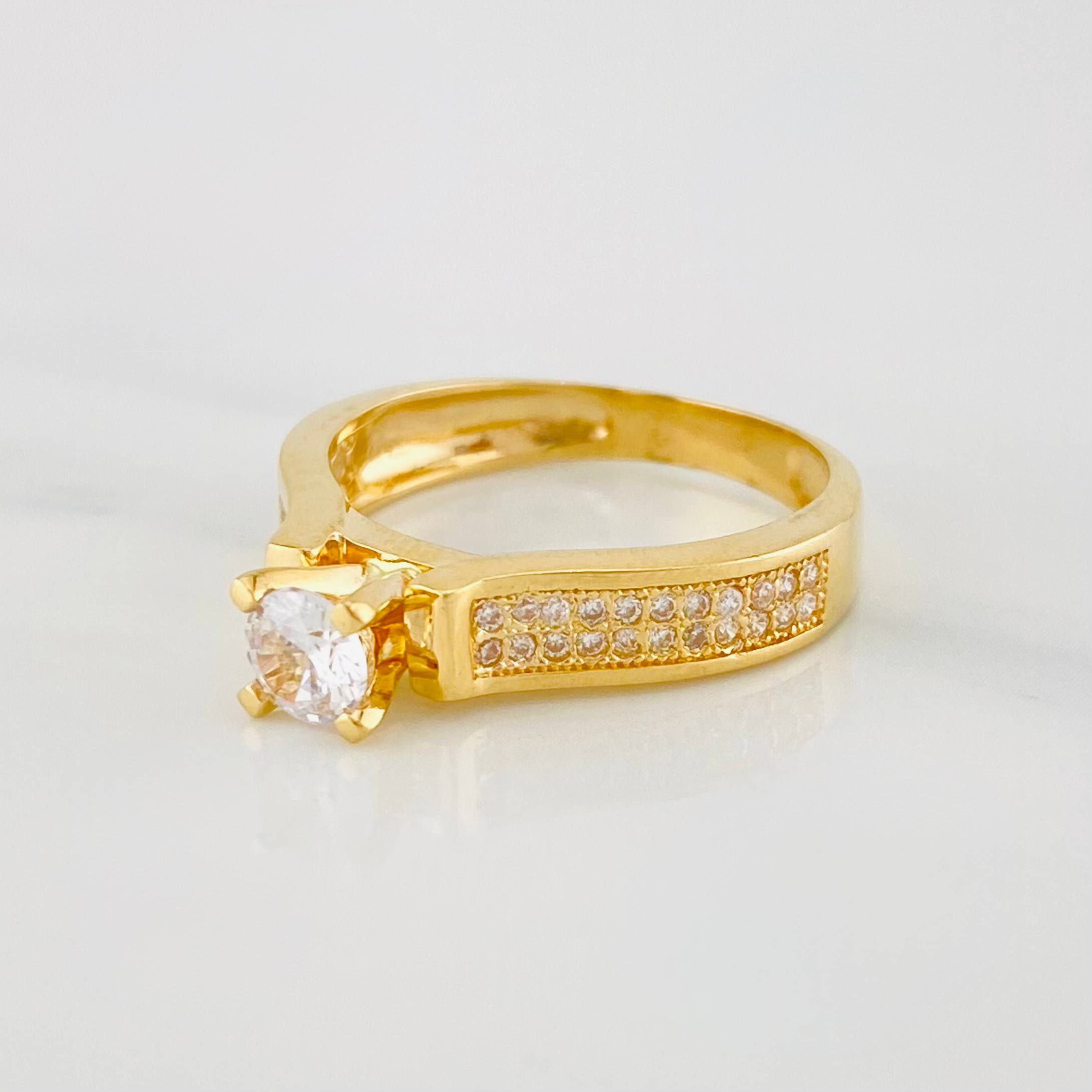 Anillo Solitario Puente 3.95 g / T6 3/4 Oro Amarillo 18K