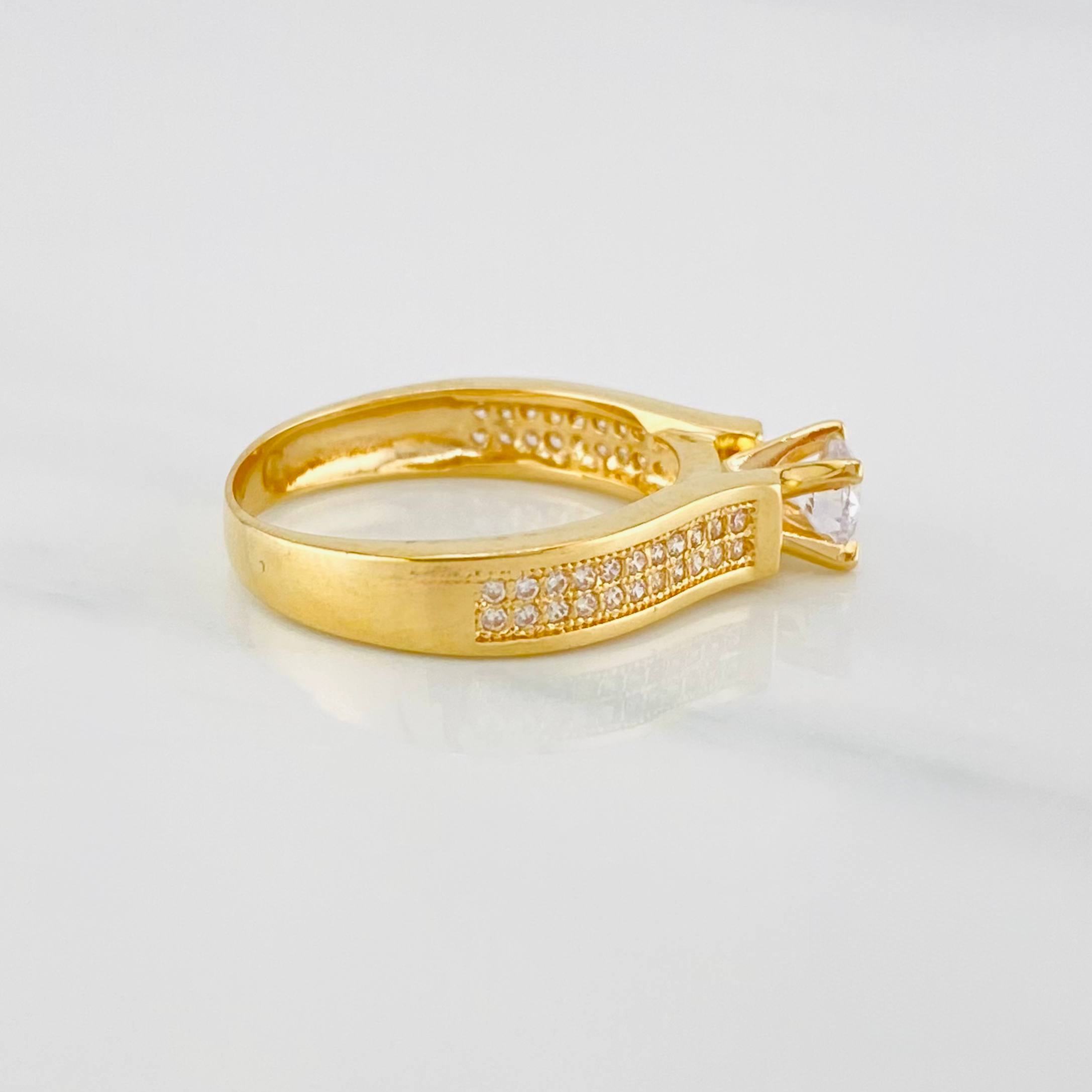 Anillo Solitario Puente 3.95 g / T6 3/4 Oro Amarillo 18K
