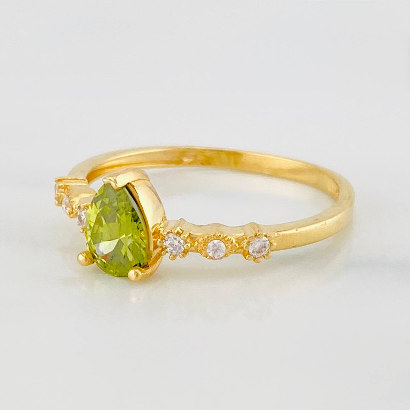 Anillo Halo Gota 2.3 g / T8 Oro Amarillo 18K