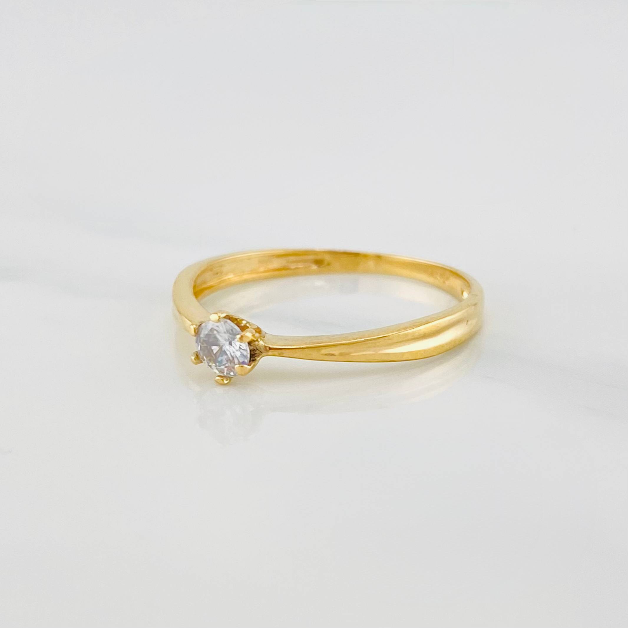 Anillo Solitario 1.3 g / T6 1/4 Oro Amarillo 18K