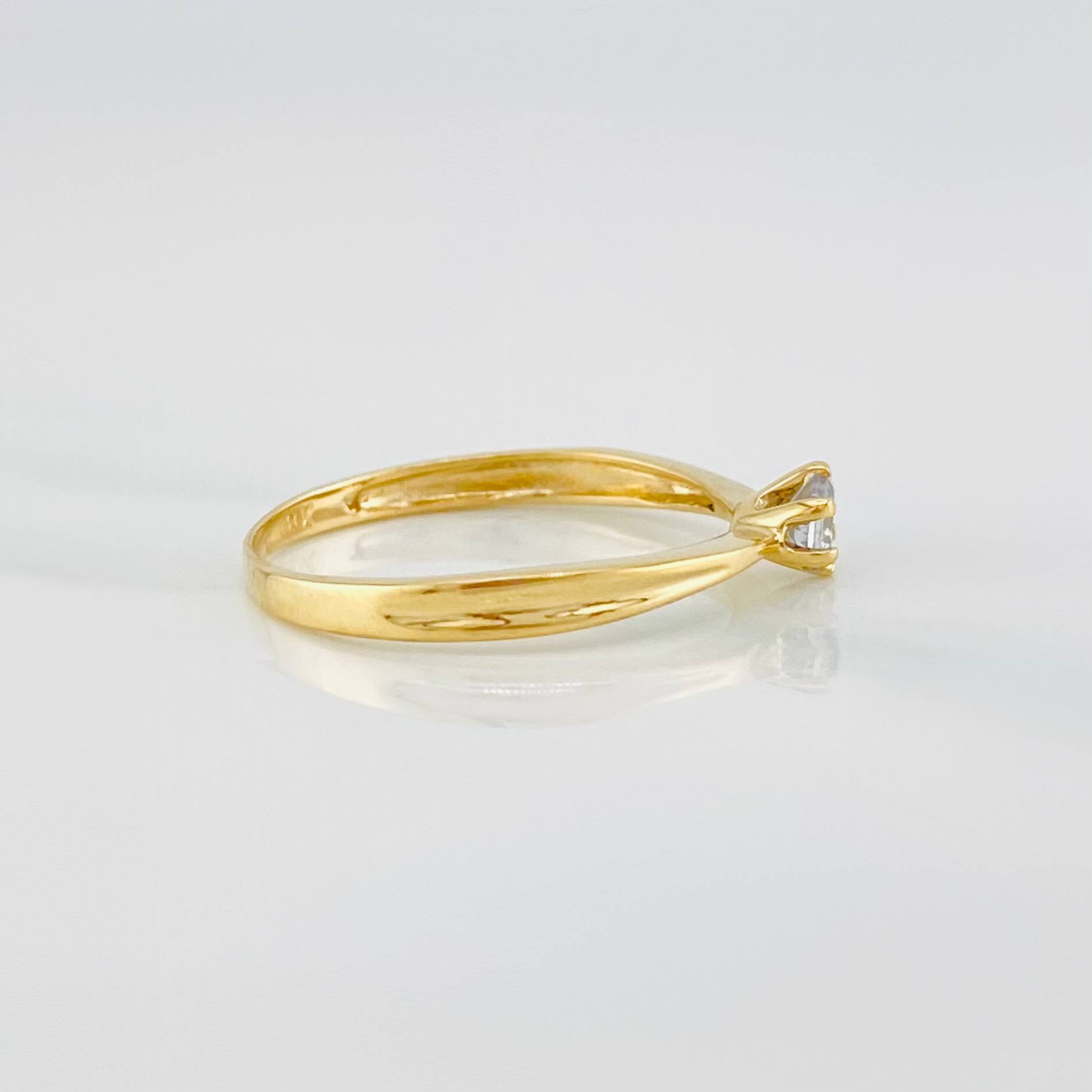 Anillo Solitario 1.3 g / T6 1/4 Oro Amarillo 18K