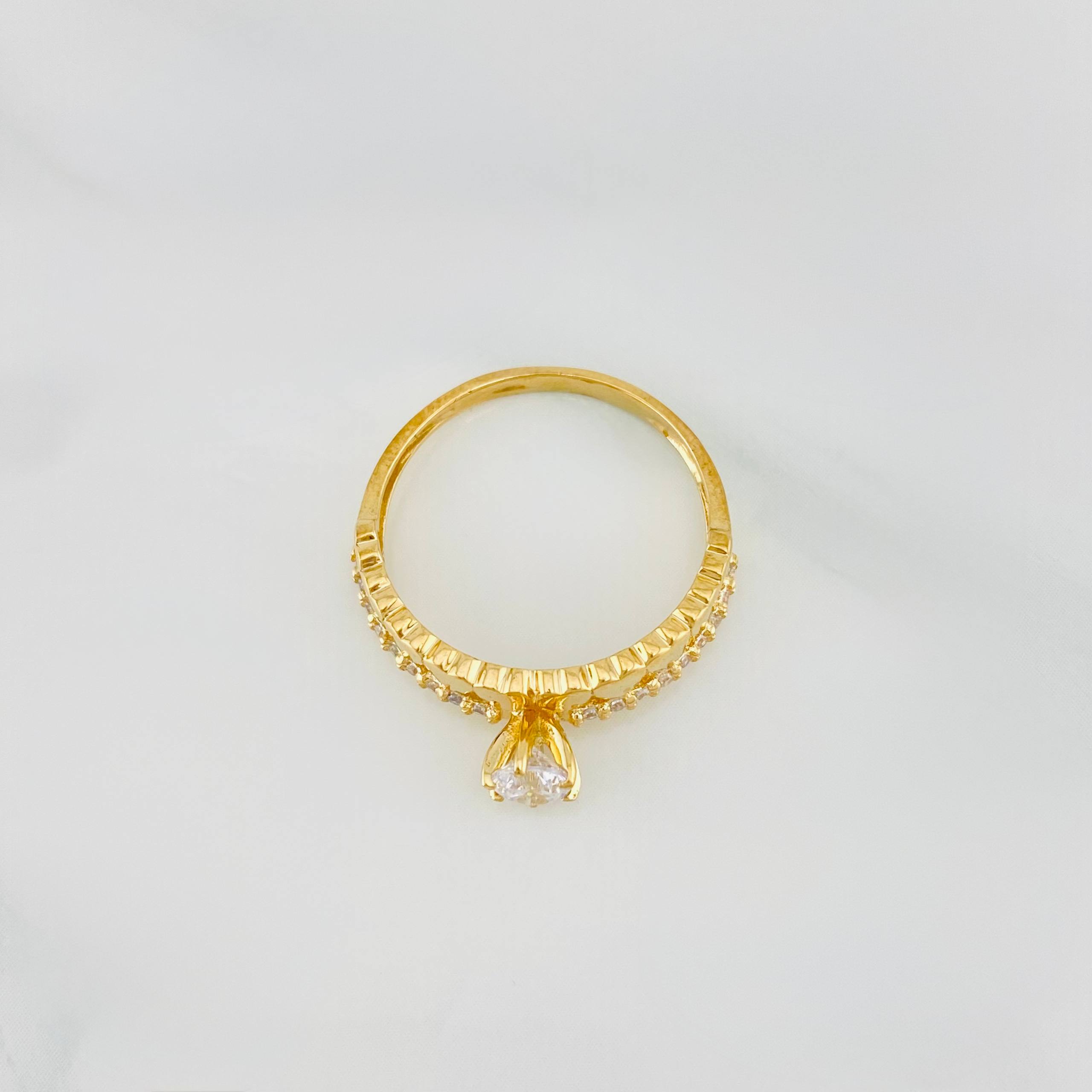 Anillo Solitario Carril Corazones 2.25 g / T6 1/4 Oro Amarillo 18K