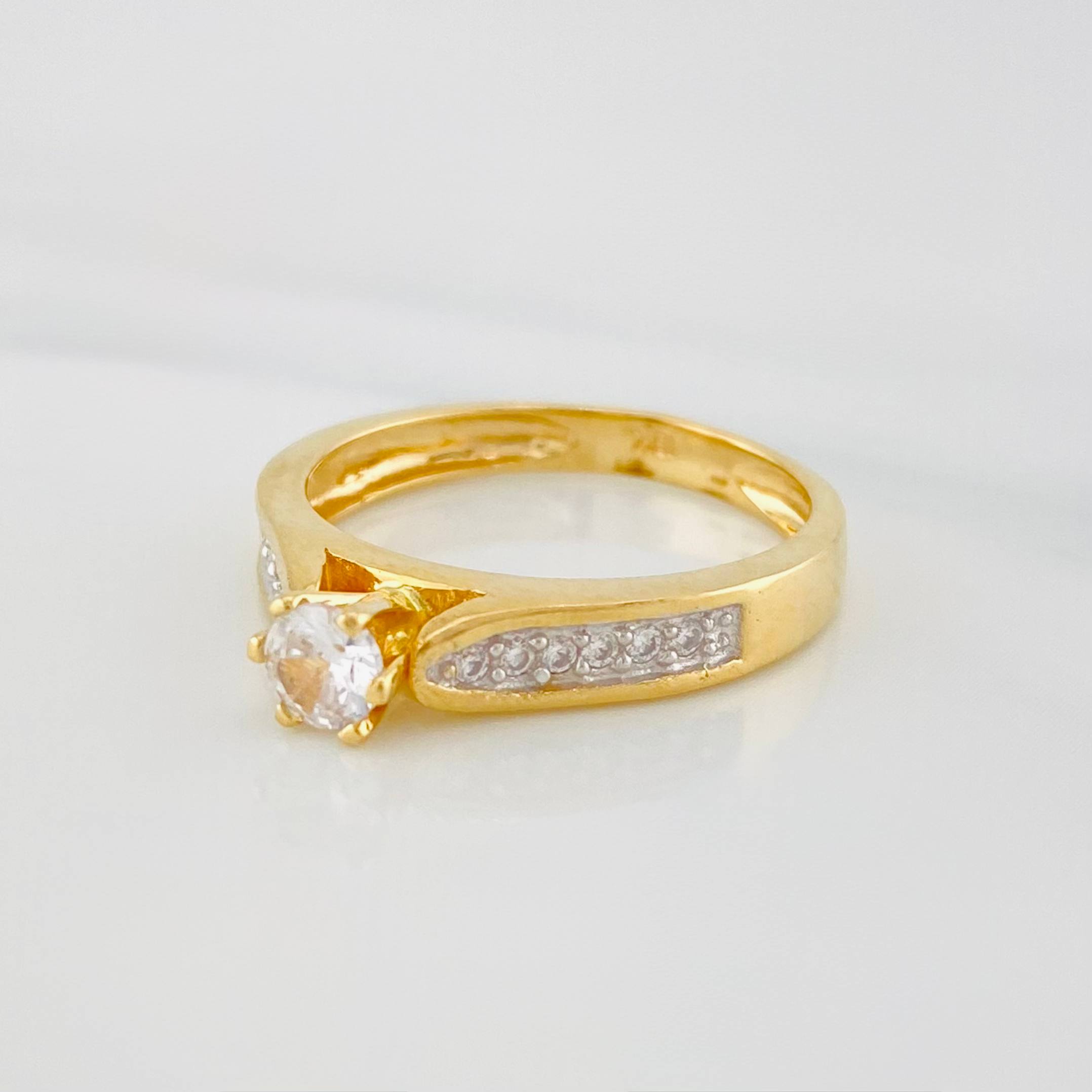 Anillo Solitario Puente 3.3 g / T6 1/2 Dos Oros Amarillo Blanco 18K