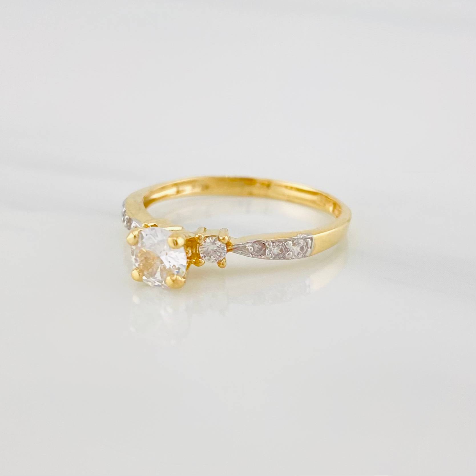 Anillo Solitario 2.05 g / T7 1/4 Dos Oros Amarillo Blanco 18K