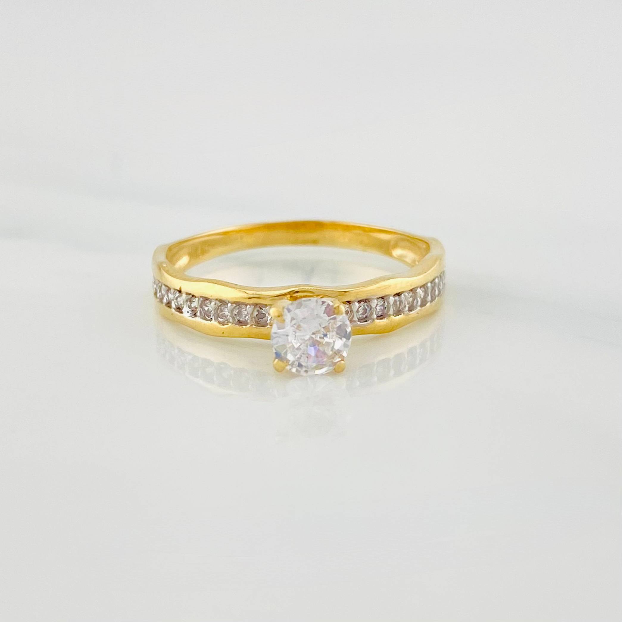Anillo Solitario Churumbela 1.95 g / T6 Dos Oros Amarillo Blanco 18K