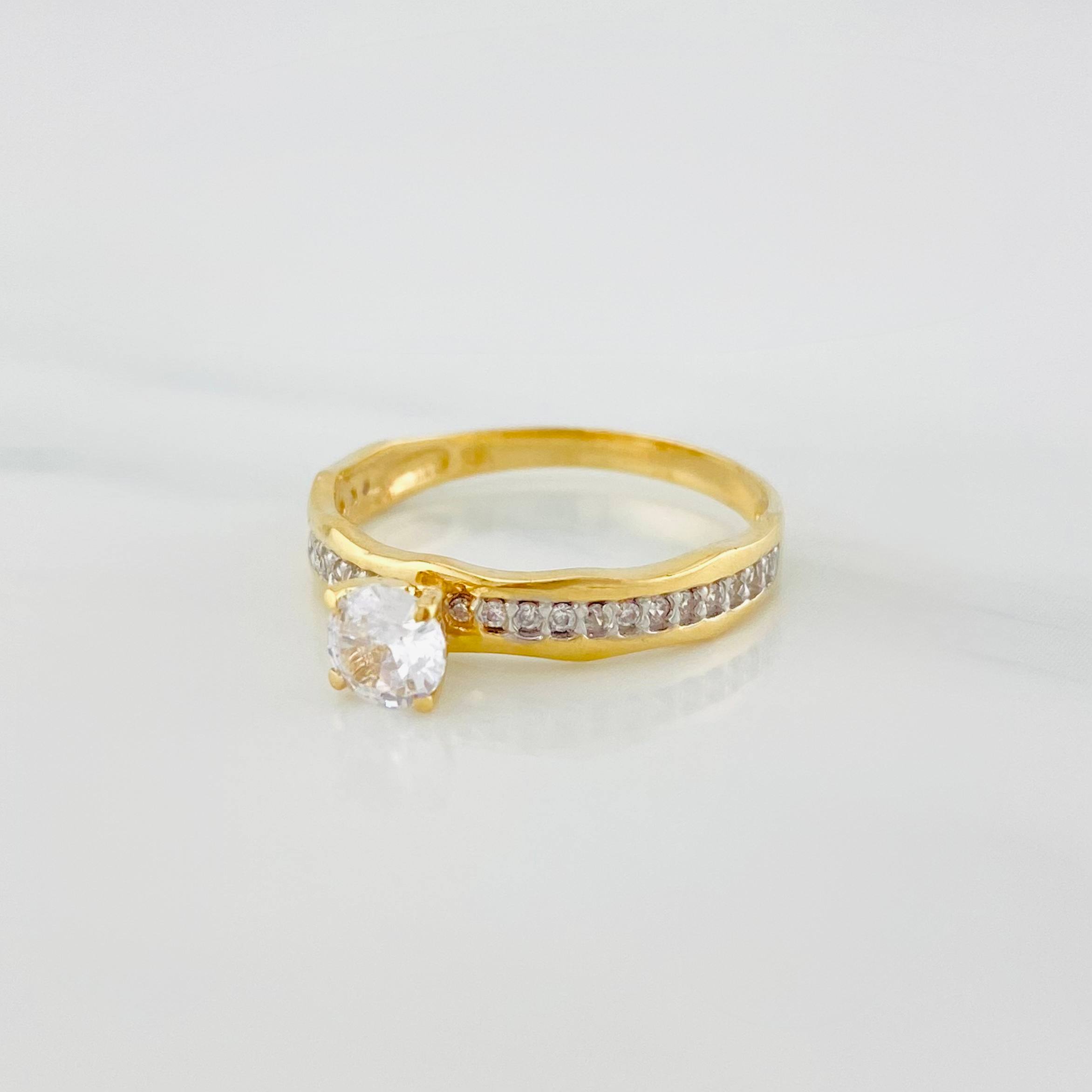 Anillo Solitario Churumbela 1.95 g / T6 Dos Oros Amarillo Blanco 18K