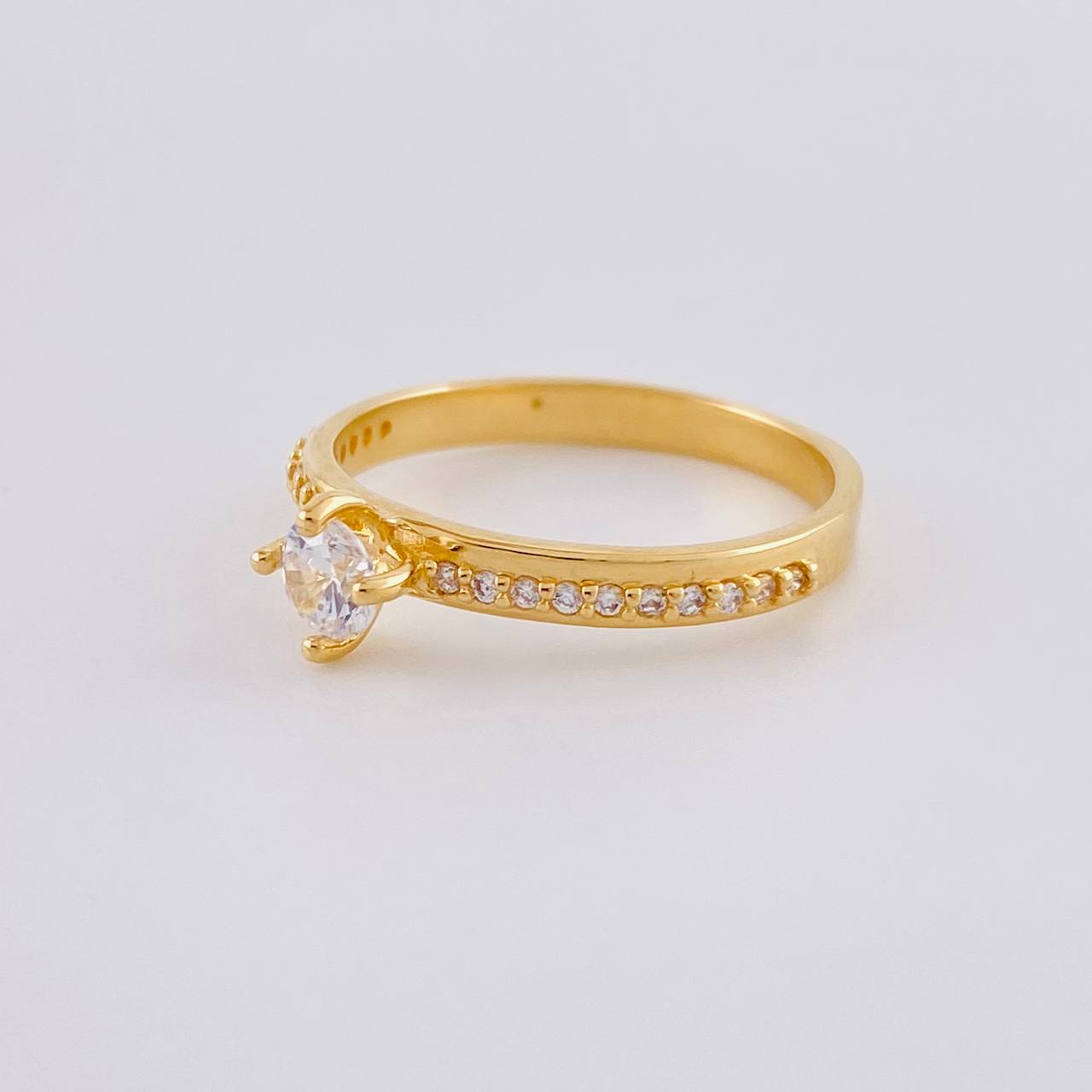 Anillo Solitario Cuatro Garras 2.55 g / T7 1/4 Oro Amarillo 18K