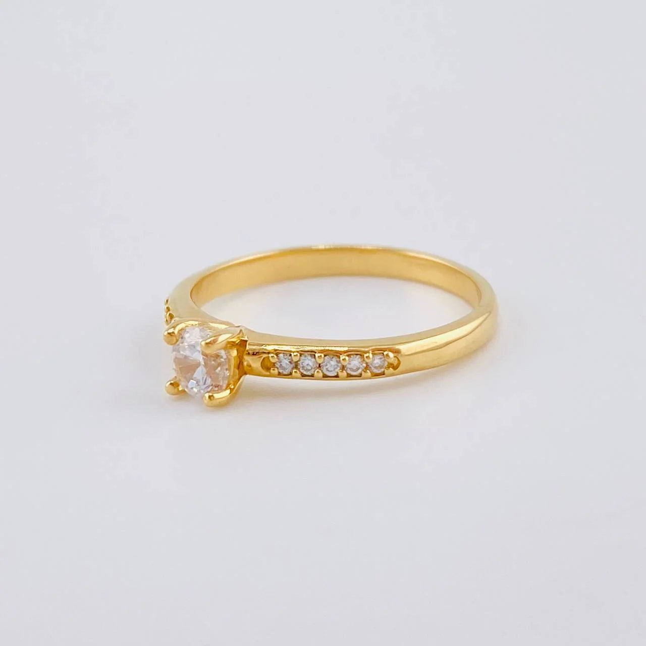 Anillo Solitario Cuatro Garras 2.1 g / T6 1/2 Oro Amarillo 18K