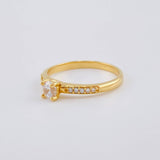 Anillo Solitario Cuatro Garras 2.8 g / T8 Oro Amarillo 18K