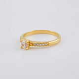 Anillo Solitario Cuatro Garras 2.1 g / T6 1/2 Oro Amarillo 18K