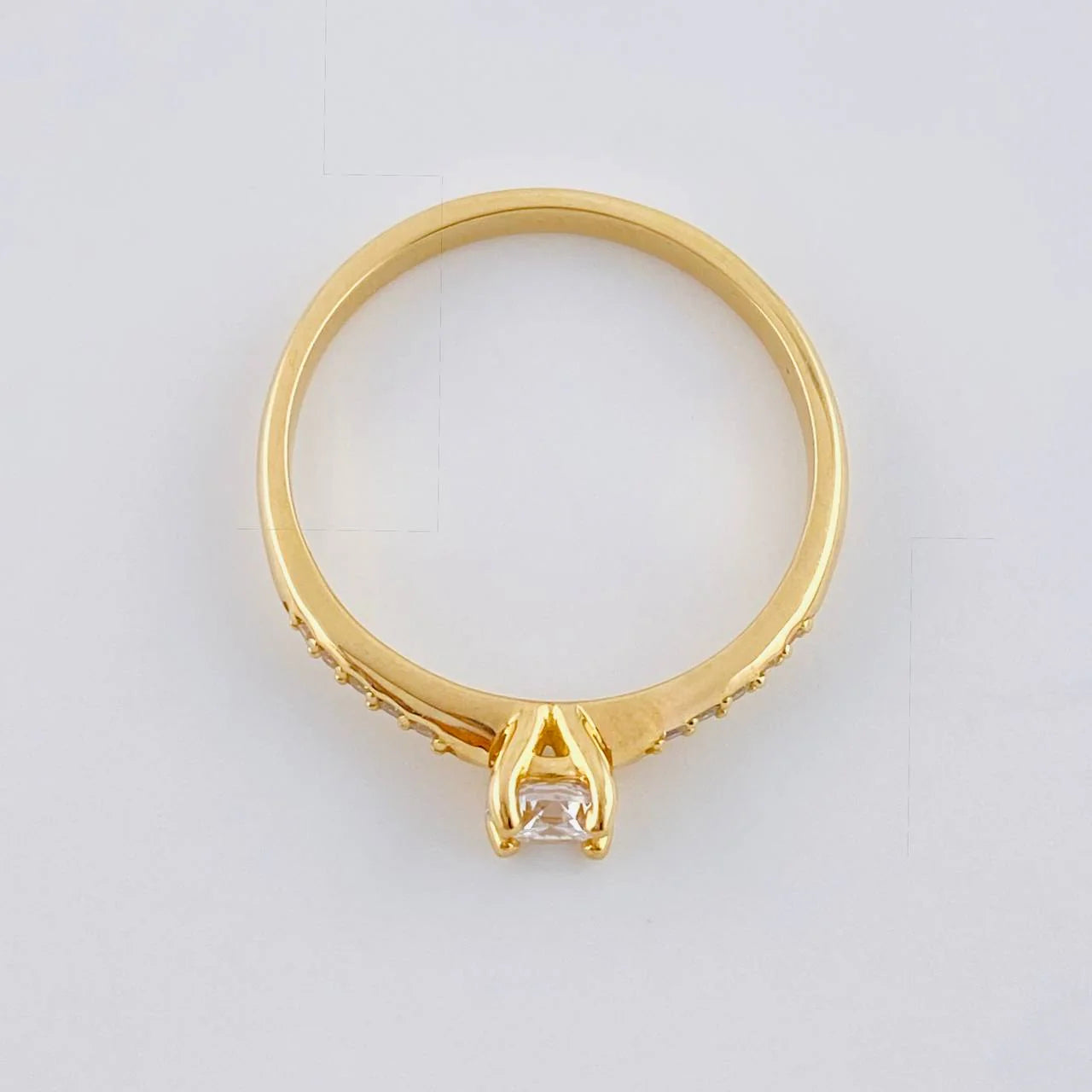 Anillo Solitario Cuatro Garras 2.1 g / T6 1/2 Oro Amarillo 18K