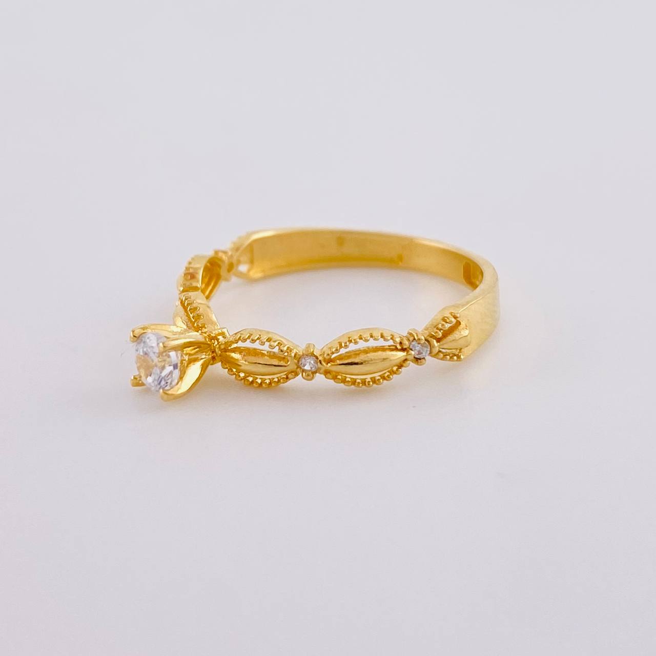 Anillo Solitario Conchas Infinitas 1.7 g / T6 1/2 Oro Amarillo 18K