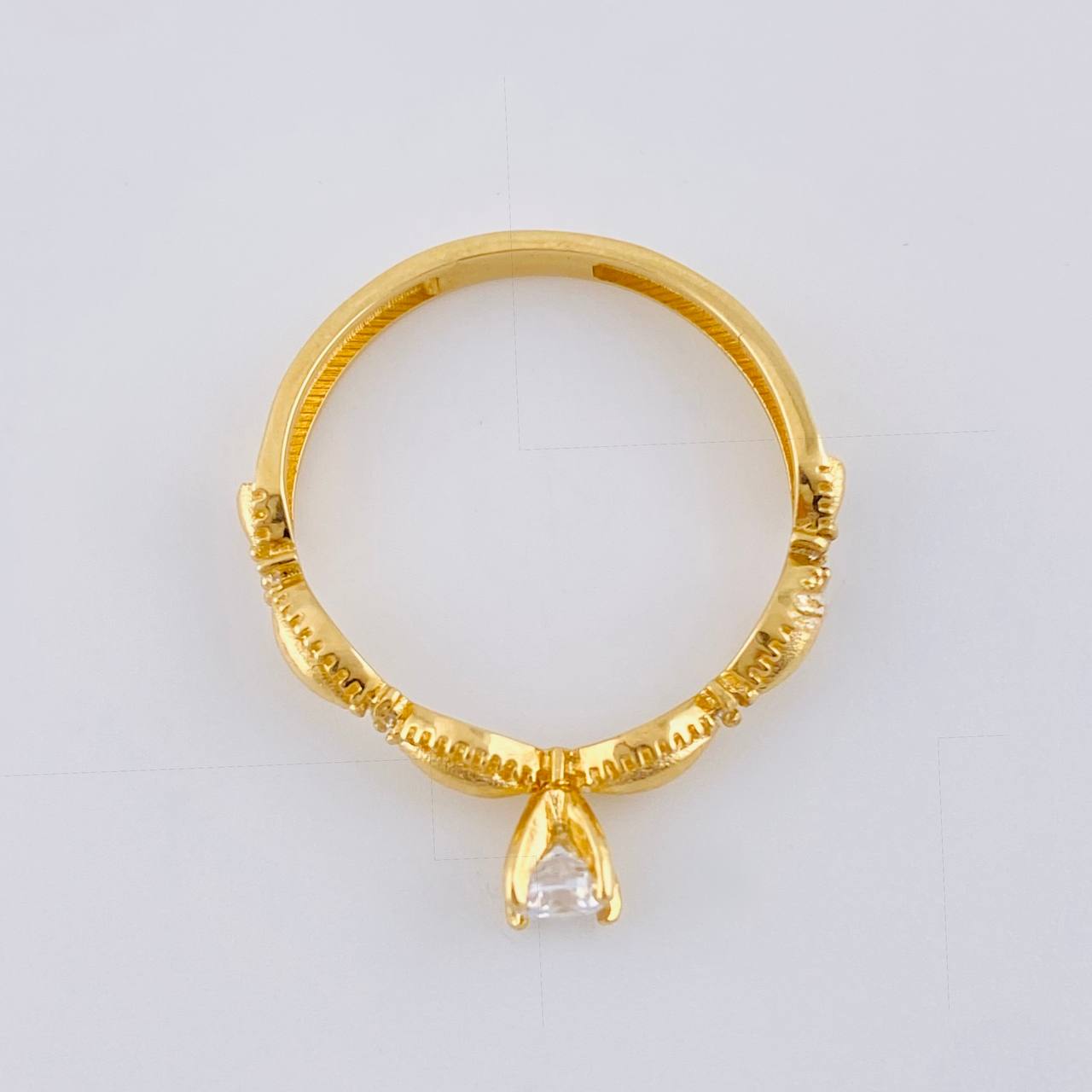 Anillo Solitario Conchas Infinitas 1.7 g / T6 1/2 Oro Amarillo 18K