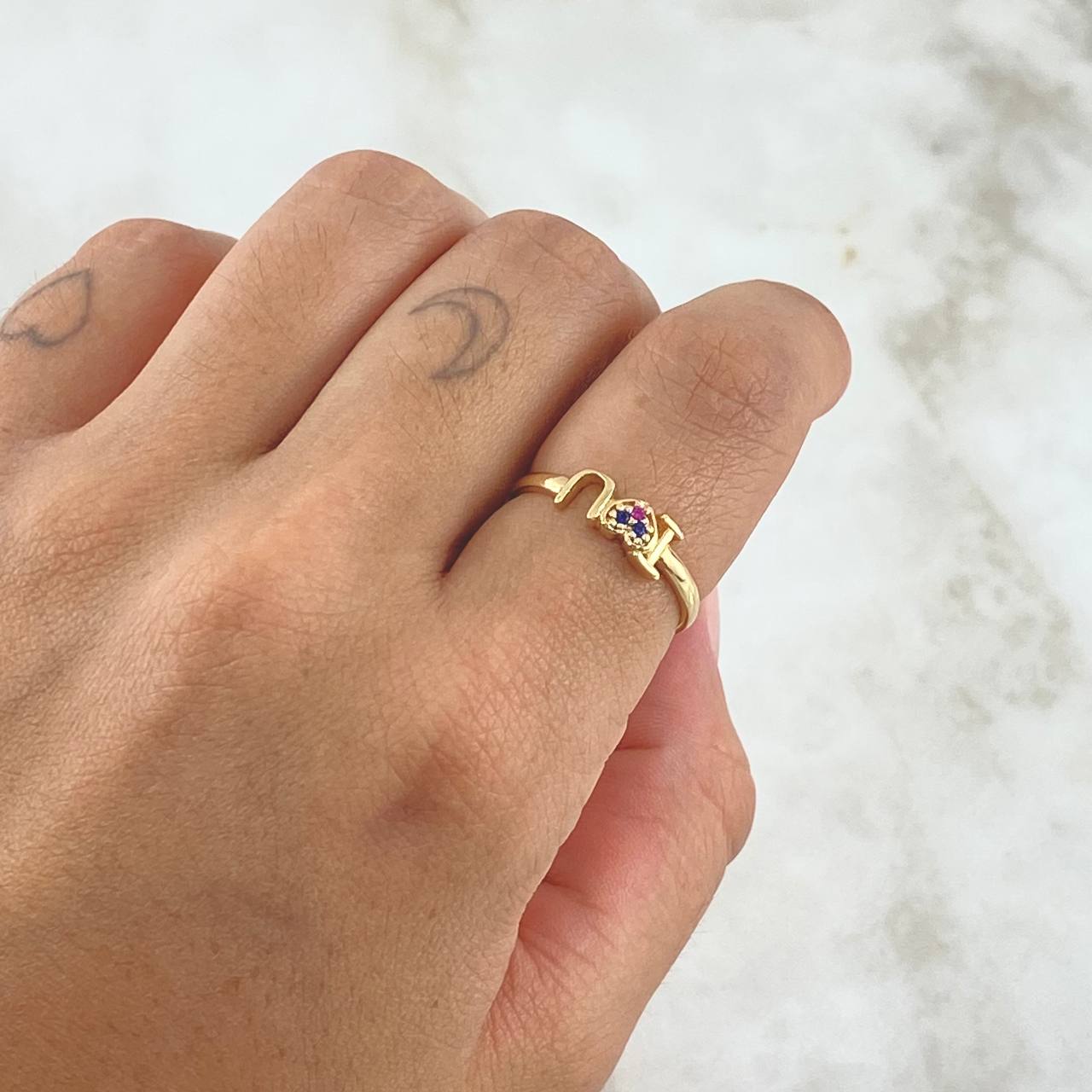 Anillo I love You 1.75gr / T7 1/4 / Circones Azules Y Fucsias Oro Amarillo 18K *