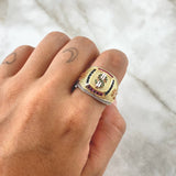 Anillo Sello Signo Dólar 10.8gr / T9 3/4 / Abultado Circones Multicolor Tres Oros 18K *