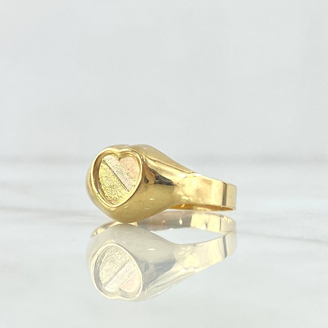 Anillo Sello Corazón 2.1gr / T9 1/4 / Texturizado Tres Oros 18K