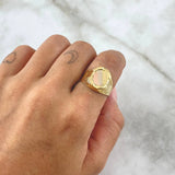 Anillo Sello Ovalo Con Marco 3.2 g / T10 3/4 Tres Oros 18K